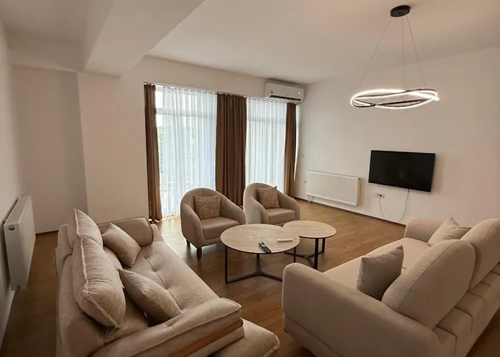 Huge Penthouse 170 סקופיה